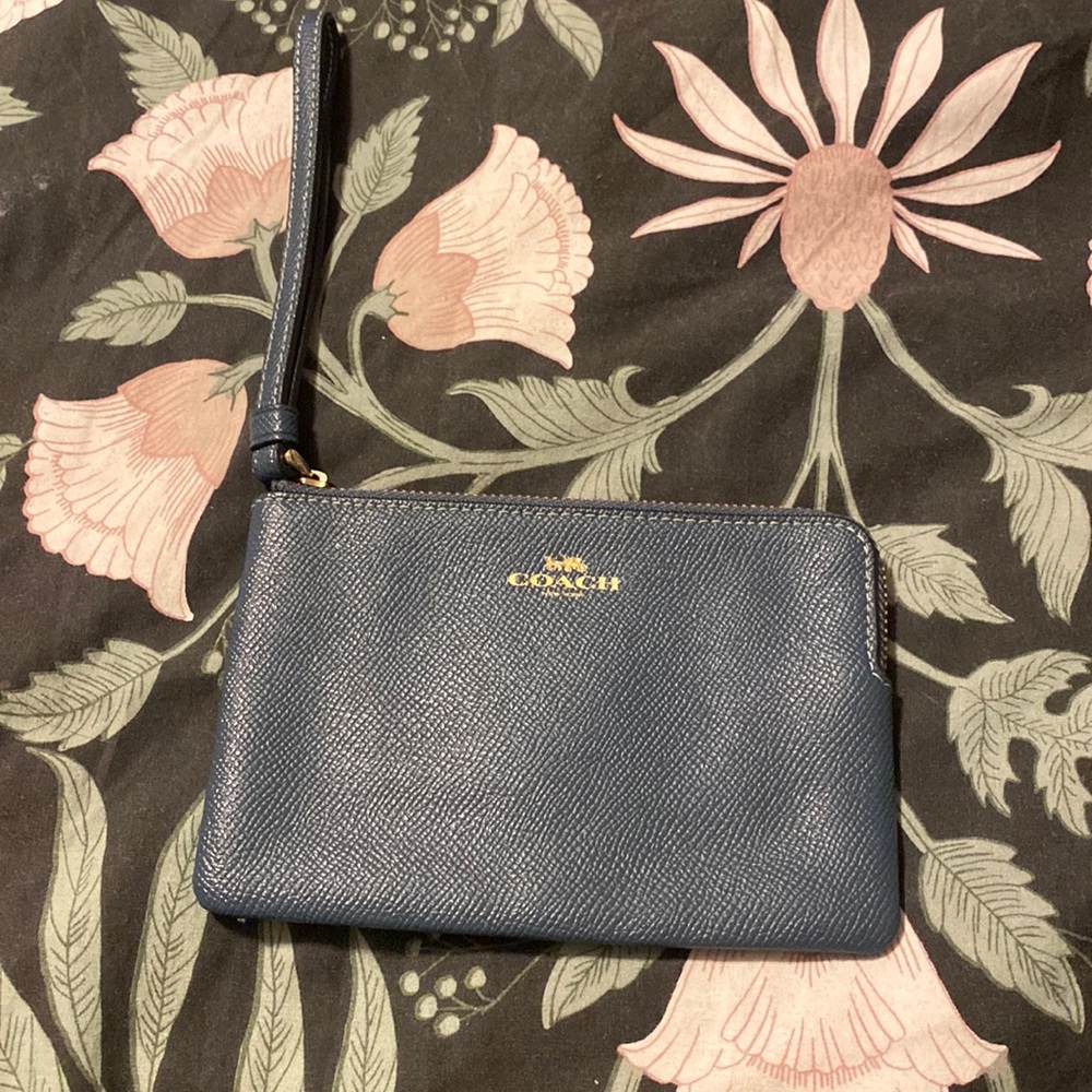 COPY - Couch wristlet